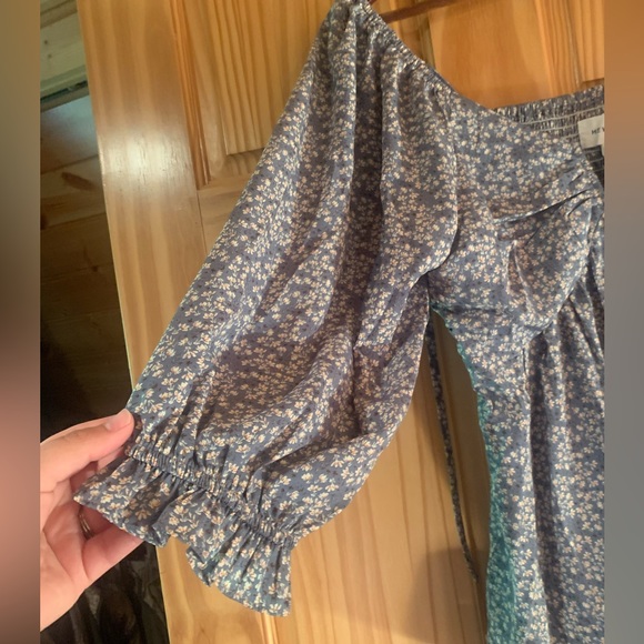 A beautiful blue top that I wish would fit me so badly!!! - Picture 5 of 6